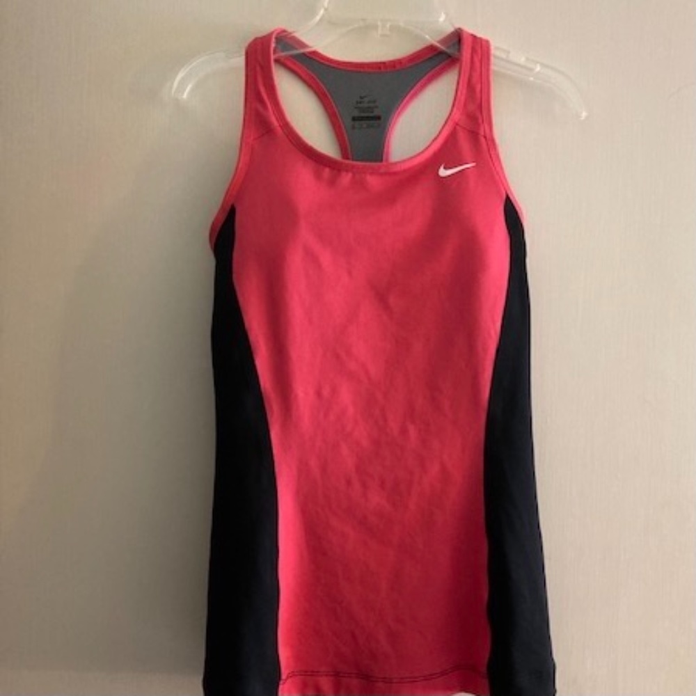 Nike Dry-Fit Tank Top in Bright Coral with Built-in Supportive Bra Size Small